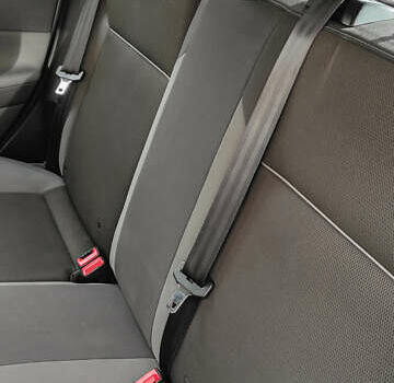 Серый Форд Фокус, объемом двигателя 1.6 л и пробегом 252 тыс. км за 7500 $, фото 5 на Automoto.ua