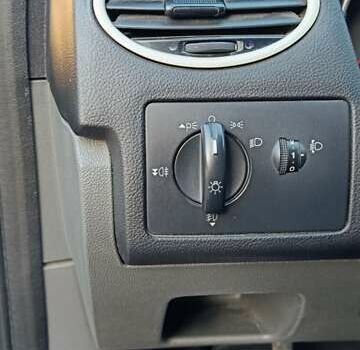 Серый Форд Фокус, объемом двигателя 1.6 л и пробегом 198 тыс. км за 7100 $, фото 18 на Automoto.ua