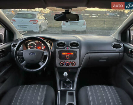 Серый Форд Фокус, объемом двигателя 1.4 л и пробегом 220 тыс. км за 5790 $, фото 11 на Automoto.ua