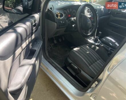 Серый Форд Фокус, объемом двигателя 1.4 л и пробегом 251 тыс. км за 4999 $, фото 6 на Automoto.ua