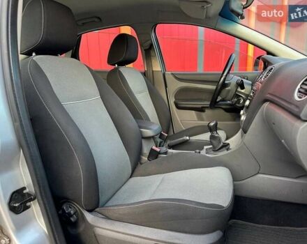 Серый Форд Фокус, объемом двигателя 2 л и пробегом 267 тыс. км за 5990 $, фото 11 на Automoto.ua