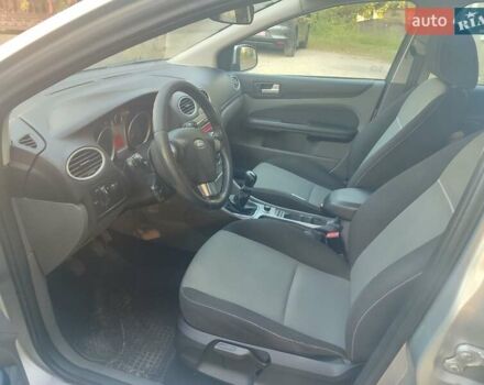 Серый Форд Фокус, объемом двигателя 1.6 л и пробегом 260 тыс. км за 5500 $, фото 3 на Automoto.ua