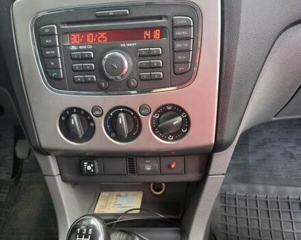 Серый Форд Фокус, объемом двигателя 1.4 л и пробегом 190 тыс. км за 5500 $, фото 7 на Automoto.ua