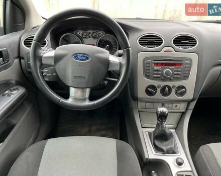 Серый Форд Фокус, объемом двигателя 1.6 л и пробегом 136 тыс. км за 5500 $, фото 1 на Automoto.ua