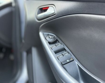 Серый Форд Фокус, объемом двигателя 1.6 л и пробегом 179 тыс. км за 4299 $, фото 22 на Automoto.ua