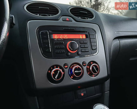 Серый Форд Фокус, объемом двигателя 1.4 л и пробегом 220 тыс. км за 5790 $, фото 17 на Automoto.ua