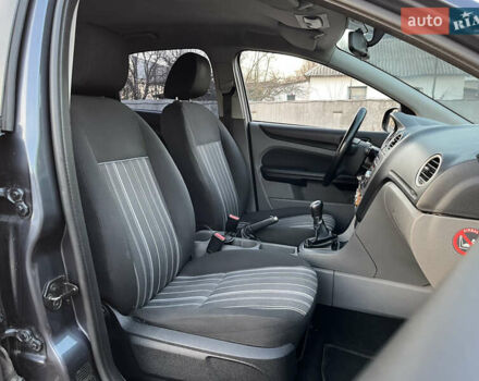 Серый Форд Фокус, объемом двигателя 1.4 л и пробегом 220 тыс. км за 5790 $, фото 10 на Automoto.ua