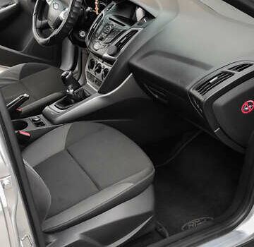 Серый Форд Фокус, объемом двигателя 1.6 л и пробегом 252 тыс. км за 7500 $, фото 10 на Automoto.ua