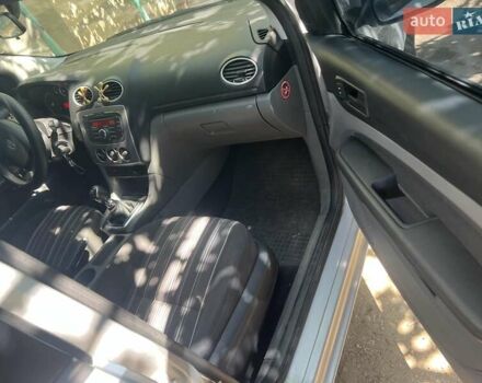 Серый Форд Фокус, объемом двигателя 1.4 л и пробегом 251 тыс. км за 4999 $, фото 8 на Automoto.ua