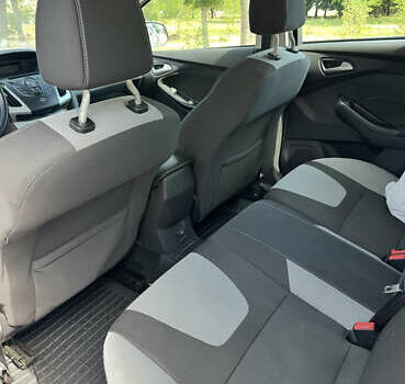 Серый Форд Фокус, объемом двигателя 1 л и пробегом 190 тыс. км за 6950 $, фото 5 на Automoto.ua