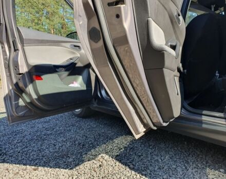 Серый Форд Фокус, объемом двигателя 1.6 л и пробегом 198 тыс. км за 7700 $, фото 6 на Automoto.ua