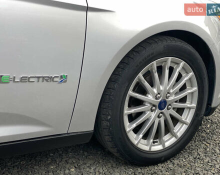 Сірий Форд Фокус, об'ємом двигуна 0 л та пробігом 106 тис. км за 6700 $, фото 57 на Automoto.ua