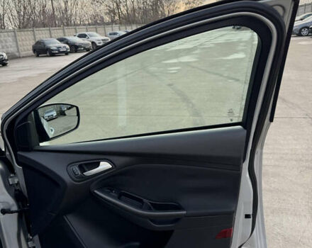 Сірий Форд Фокус, об'ємом двигуна 2 л та пробігом 160 тис. км за 8800 $, фото 22 на Automoto.ua