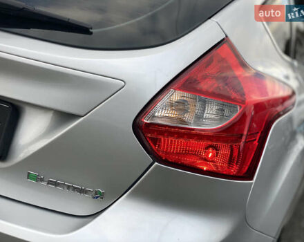 Сірий Форд Фокус, об'ємом двигуна 0 л та пробігом 106 тис. км за 6700 $, фото 63 на Automoto.ua