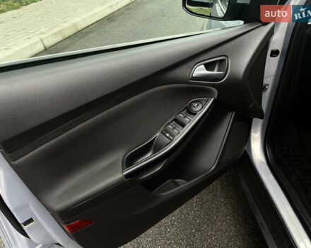 Сірий Форд Фокус, об'ємом двигуна 1 л та пробігом 129 тис. км за 6499 $, фото 14 на Automoto.ua