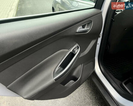 Сірий Форд Фокус, об'ємом двигуна 1 л та пробігом 129 тис. км за 6499 $, фото 21 на Automoto.ua