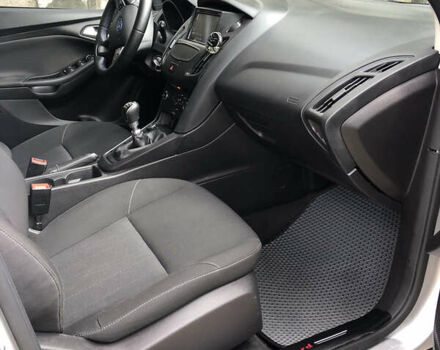 Серый Форд Фокус, объемом двигателя 1 л и пробегом 186 тыс. км за 5200 $, фото 6 на Automoto.ua