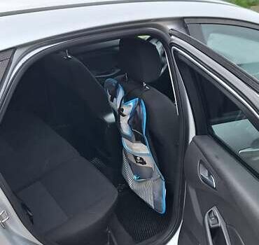 Сірий Форд Фокус, об'ємом двигуна 2 л та пробігом 177 тис. км за 6500 $, фото 4 на Automoto.ua