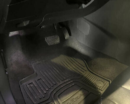 Сірий Форд Фокус, об'ємом двигуна 2 л та пробігом 141 тис. км за 9000 $, фото 35 на Automoto.ua