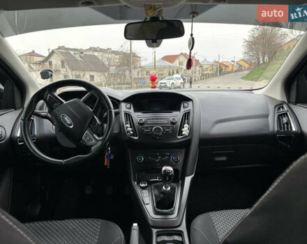 Серый Форд Фокус, объемом двигателя 1.5 л и пробегом 253 тыс. км за 9750 $, фото 6 на Automoto.ua