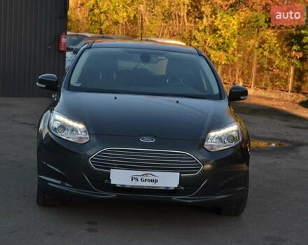 Форд Фокус 2016 в Луцке на Automoto.ua Серый Форд Фокус, объемом двигателя 0 л и пробегом 100 тыс. км за 6999 $, фото 2 на Automoto.ua