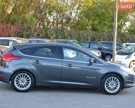 Форд Фокус 2016 в Луцке на Automoto.ua Серый Форд Фокус, объемом двигателя 0 л и пробегом 100 тыс. км за 6999 $, фото 5 на Automoto.ua