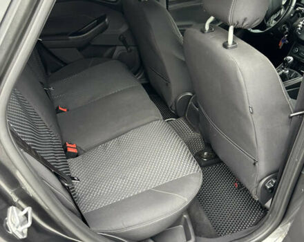 Серый Форд Фокус, объемом двигателя 1.5 л и пробегом 253 тыс. км за 9750 $, фото 7 на Automoto.ua