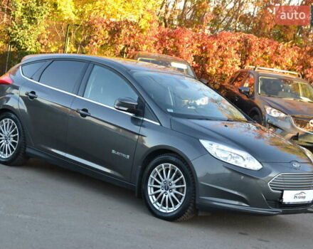 Форд Фокус 2016 в Луцке на Automoto.ua Серый Форд Фокус, объемом двигателя 0 л и пробегом 100 тыс. км за 6999 $, фото 3 на Automoto.ua
