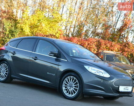 Форд Фокус 2016 в Луцке на Automoto.ua Серый Форд Фокус, объемом двигателя 0 л и пробегом 100 тыс. км за 6999 $, фото 4 на Automoto.ua
