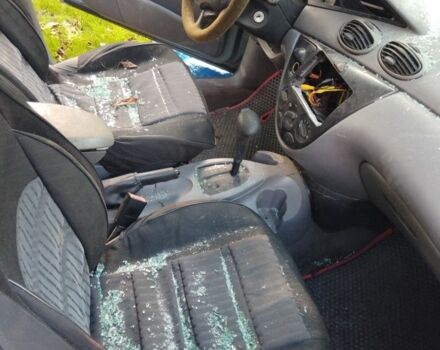 Форд Фокус 2002 в Ужгороде на Automoto.ua Серый Форд Фокус, объемом двигателя 2 л и пробегом 2 тыс. км за 900 $, фото 1 на Automoto.ua