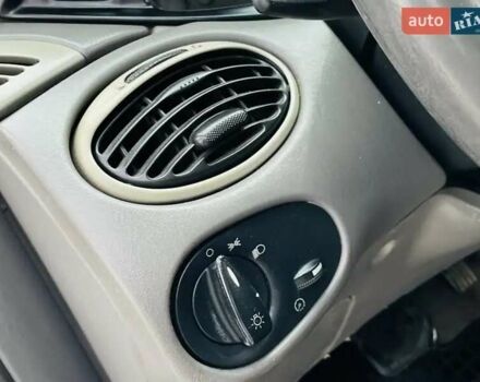 Форд Фокус 2002 в Ивано-Франковске на Automoto.ua Серый Форд Фокус, объемом двигателя 2 л и пробегом 148 тыс. км за 2650 $, фото 4 на Automoto.ua