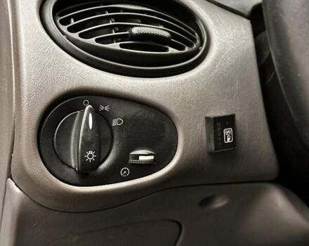 Серый Форд Фокус, объемом двигателя 1.8 л и пробегом 155 тыс. км за 2250 $, фото 26 на Automoto.ua