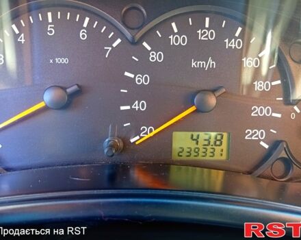 Серый Форд Фокус, объемом двигателя 1.6 л и пробегом 239 тыс. км за 3800 $, фото 5 на Automoto.ua