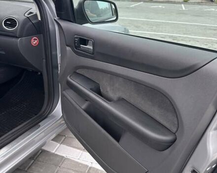 Серый Форд Фокус, объемом двигателя 1.6 л и пробегом 272 тыс. км за 4000 $, фото 16 на Automoto.ua