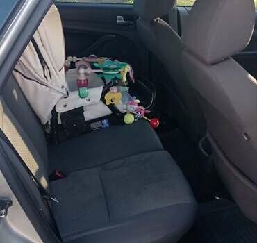 Серый Форд Фокус, объемом двигателя 1.6 л и пробегом 400 тыс. км за 3600 $, фото 7 на Automoto.ua