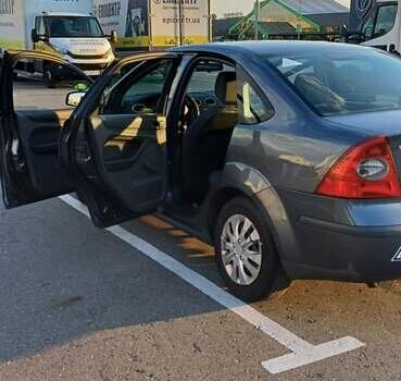 Серый Форд Фокус, объемом двигателя 1.4 л и пробегом 475 тыс. км за 3500 $, фото 6 на Automoto.ua