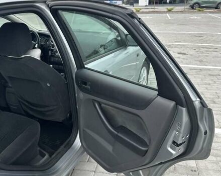 Серый Форд Фокус, объемом двигателя 1.6 л и пробегом 272 тыс. км за 4000 $, фото 12 на Automoto.ua