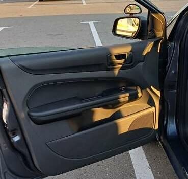 Серый Форд Фокус, объемом двигателя 1.4 л и пробегом 475 тыс. км за 3500 $, фото 9 на Automoto.ua