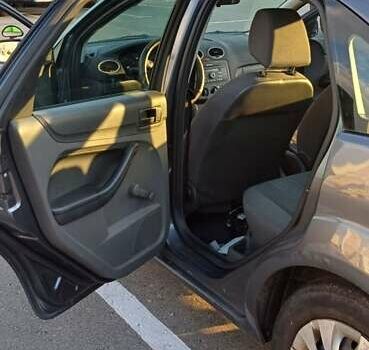 Серый Форд Фокус, объемом двигателя 1.4 л и пробегом 475 тыс. км за 3500 $, фото 3 на Automoto.ua