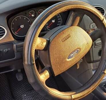 Серый Форд Фокус, объемом двигателя 1.4 л и пробегом 475 тыс. км за 3500 $, фото 7 на Automoto.ua