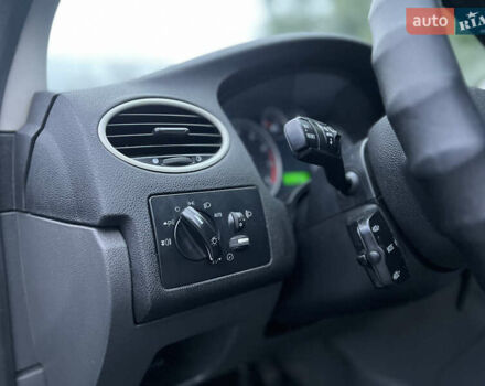 Серый Форд Фокус, объемом двигателя 1.6 л и пробегом 290 тыс. км за 2999 $, фото 36 на Automoto.ua