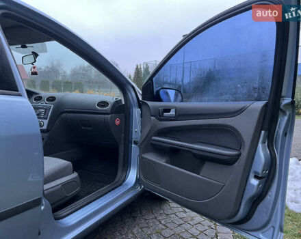 Серый Форд Фокус, объемом двигателя 1.6 л и пробегом 290 тыс. км за 2999 $, фото 32 на Automoto.ua