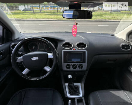 Серый Форд Фокус, объемом двигателя 1.6 л и пробегом 325 тыс. км за 3550 $, фото 10 на Automoto.ua