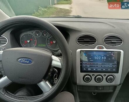 Серый Форд Фокус, объемом двигателя 1.6 л и пробегом 274 тыс. км за 4350 $, фото 5 на Automoto.ua