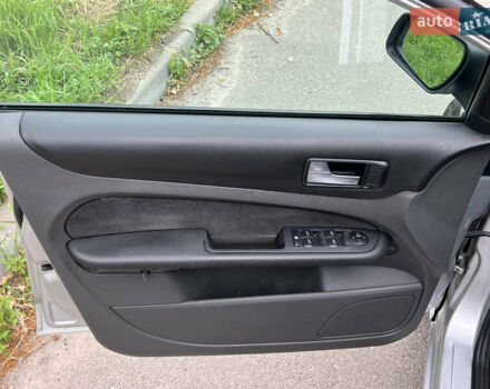 Серый Форд Фокус, объемом двигателя 1.6 л и пробегом 382 тыс. км за 3800 $, фото 10 на Automoto.ua