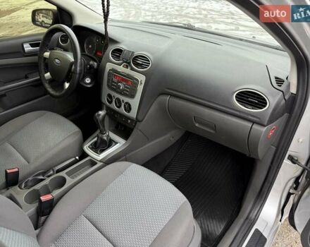 Серый Форд Фокус, объемом двигателя 1.6 л и пробегом 192 тыс. км за 4300 $, фото 18 на Automoto.ua