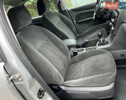 Серый Форд Фокус, объемом двигателя 1.6 л и пробегом 382 тыс. км за 3800 $, фото 14 на Automoto.ua