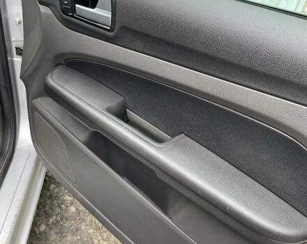 Серый Форд Фокус, объемом двигателя 1.6 л и пробегом 237 тыс. км за 5200 $, фото 4 на Automoto.ua