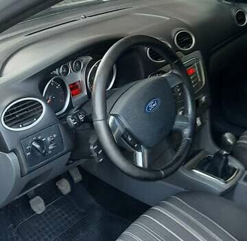 Серый Форд Фокус, объемом двигателя 1.6 л и пробегом 159 тыс. км за 5200 $, фото 9 на Automoto.ua