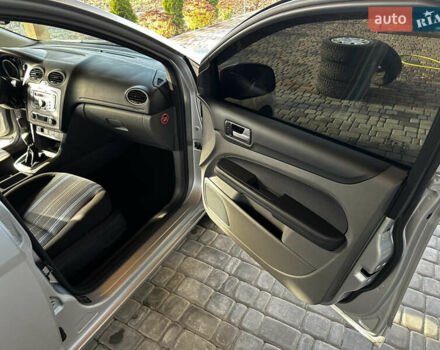 Серый Форд Фокус, объемом двигателя 1.6 л и пробегом 175 тыс. км за 5900 $, фото 48 на Automoto.ua